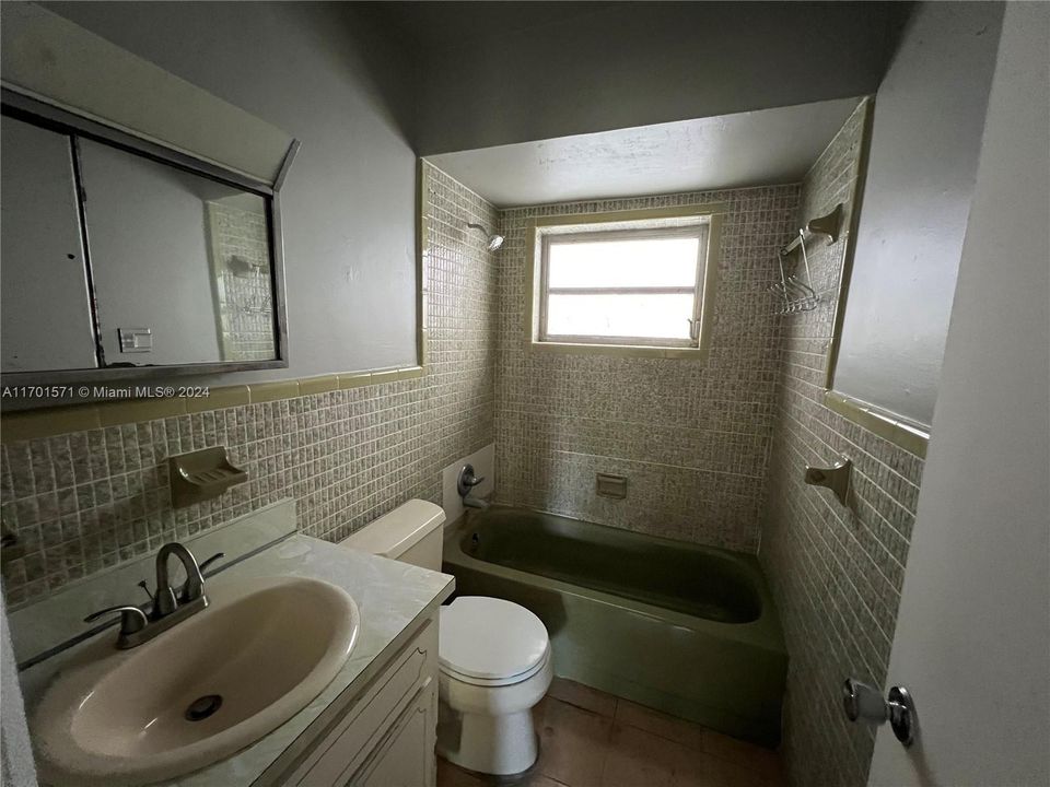 Bathroom - 5641