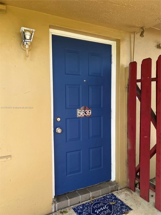 Front door - 5639