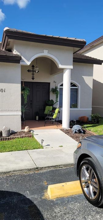 For Rent: $3,300 (3 beds, 2 baths, 0 Square Feet)