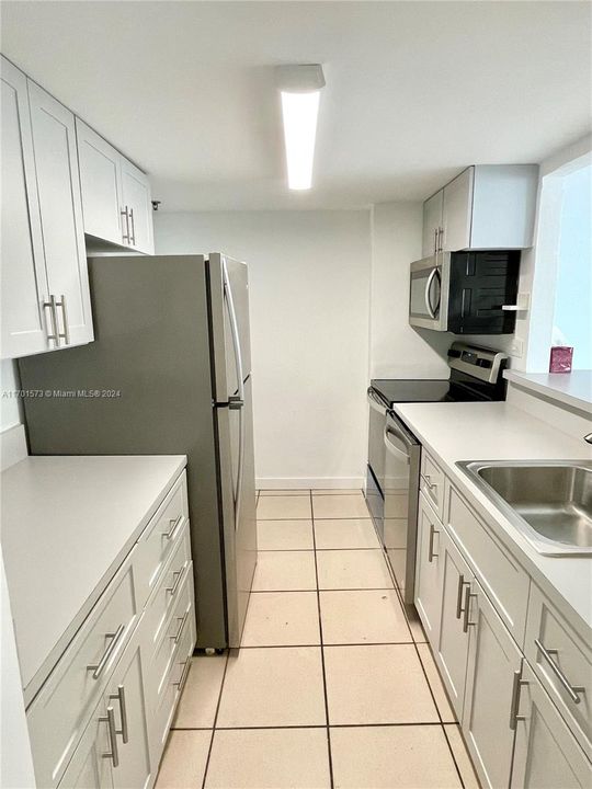 For Rent: $2,100 (1 beds, 1 baths, 741 Square Feet)