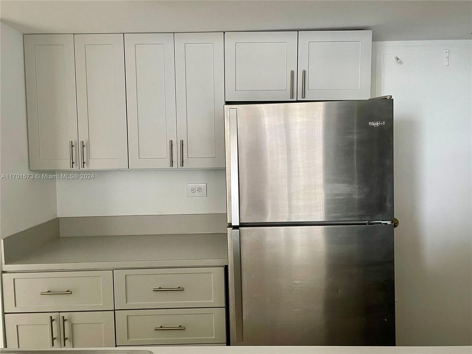 For Rent: $2,100 (1 beds, 1 baths, 741 Square Feet)