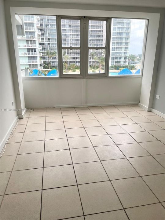 For Rent: $2,100 (1 beds, 1 baths, 741 Square Feet)