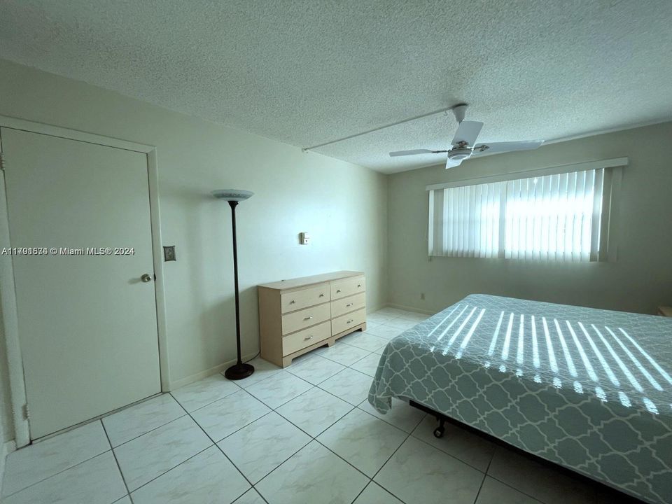 For Sale: $140,000 (1 beds, 1 baths, 770 Square Feet)