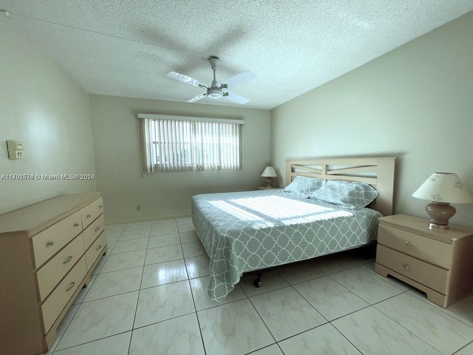 For Sale: $140,000 (1 beds, 1 baths, 770 Square Feet)