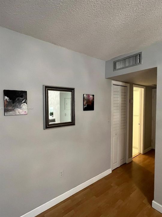 For Rent: $1,950 (1 beds, 1 baths, 768 Square Feet)