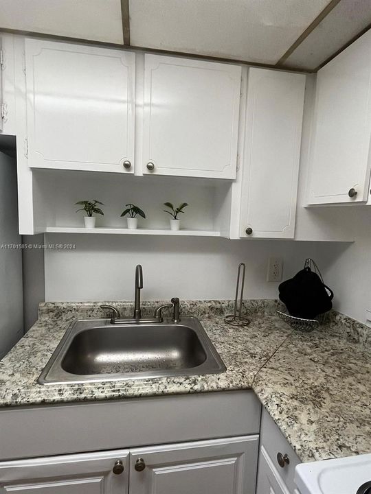 For Rent: $1,950 (1 beds, 1 baths, 768 Square Feet)