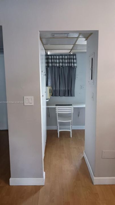 For Rent: $1,950 (1 beds, 1 baths, 768 Square Feet)