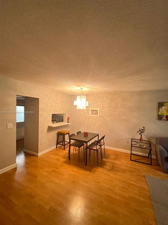 For Rent: $1,950 (1 beds, 1 baths, 768 Square Feet)