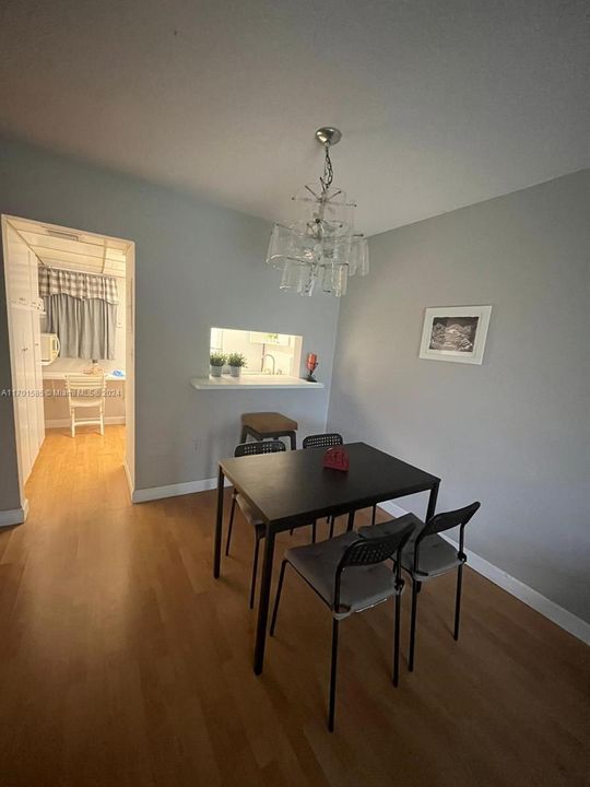 For Rent: $1,950 (1 beds, 1 baths, 768 Square Feet)