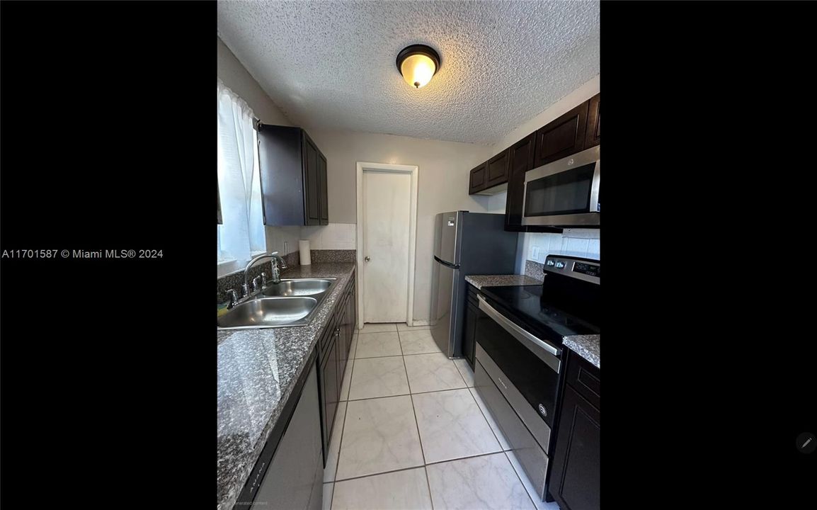 For Sale: $450,000 (3 beds, 1 baths, 1056 Square Feet)