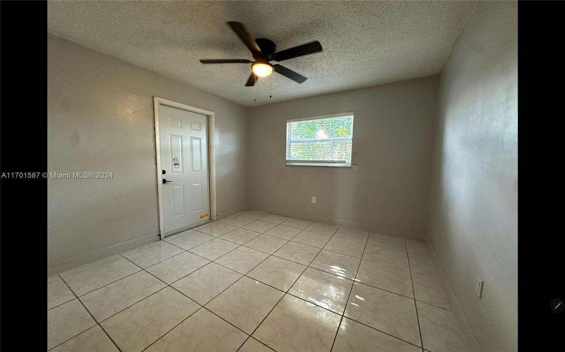 For Sale: $450,000 (3 beds, 1 baths, 1056 Square Feet)