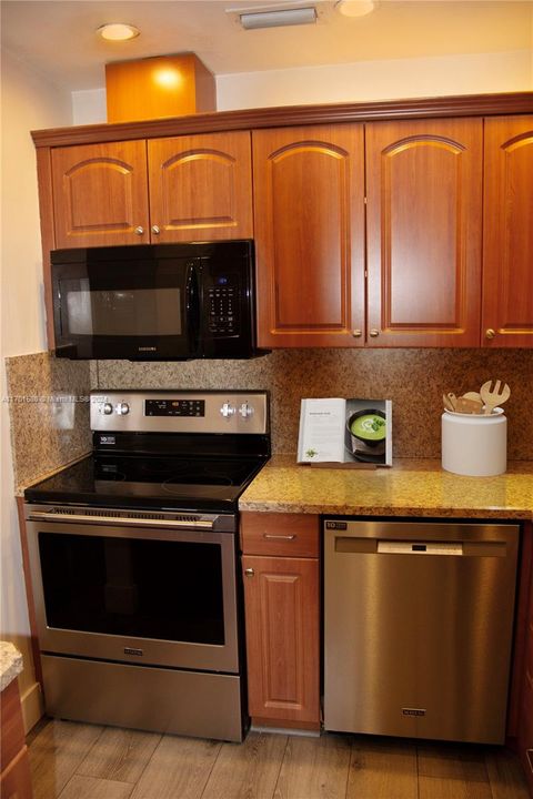 For Sale: $340,000 (2 beds, 2 baths, 1200 Square Feet)