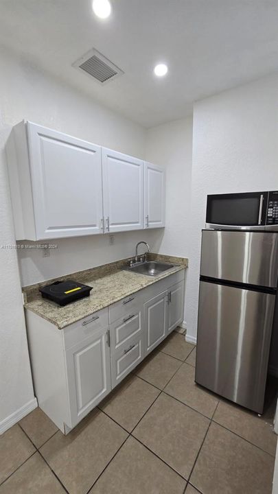 For Rent: $1,600 (1 beds, 1 baths, 1449 Square Feet)