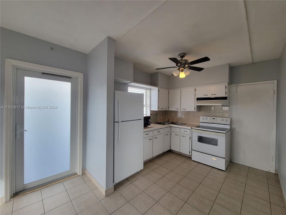 For Sale: $395,000 (2 beds, 2 baths, 650 Square Feet)