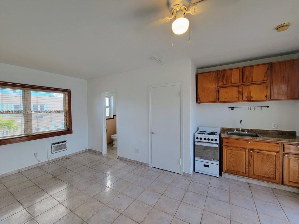 For Sale: $395,000 (2 beds, 2 baths, 650 Square Feet)