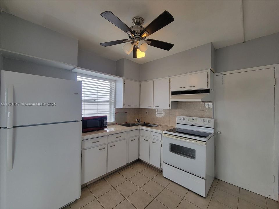 For Sale: $395,000 (2 beds, 2 baths, 650 Square Feet)