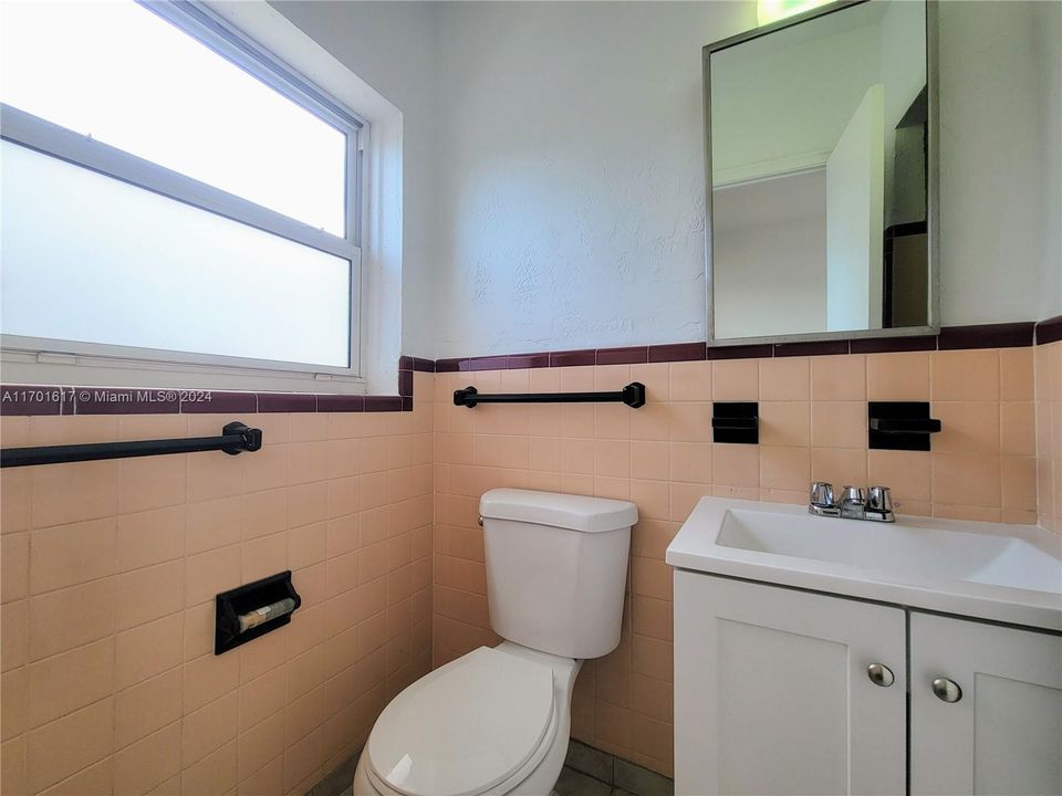 For Sale: $395,000 (2 beds, 2 baths, 650 Square Feet)