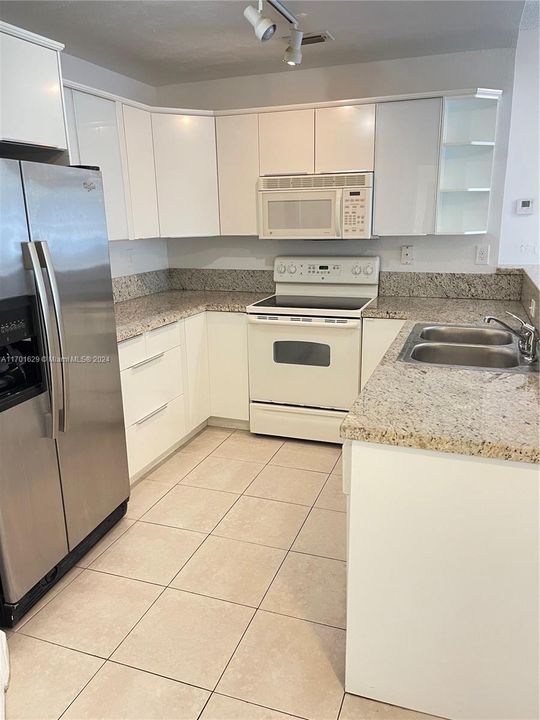 For Rent: $2,175 (2 beds, 2 baths, 858 Square Feet)