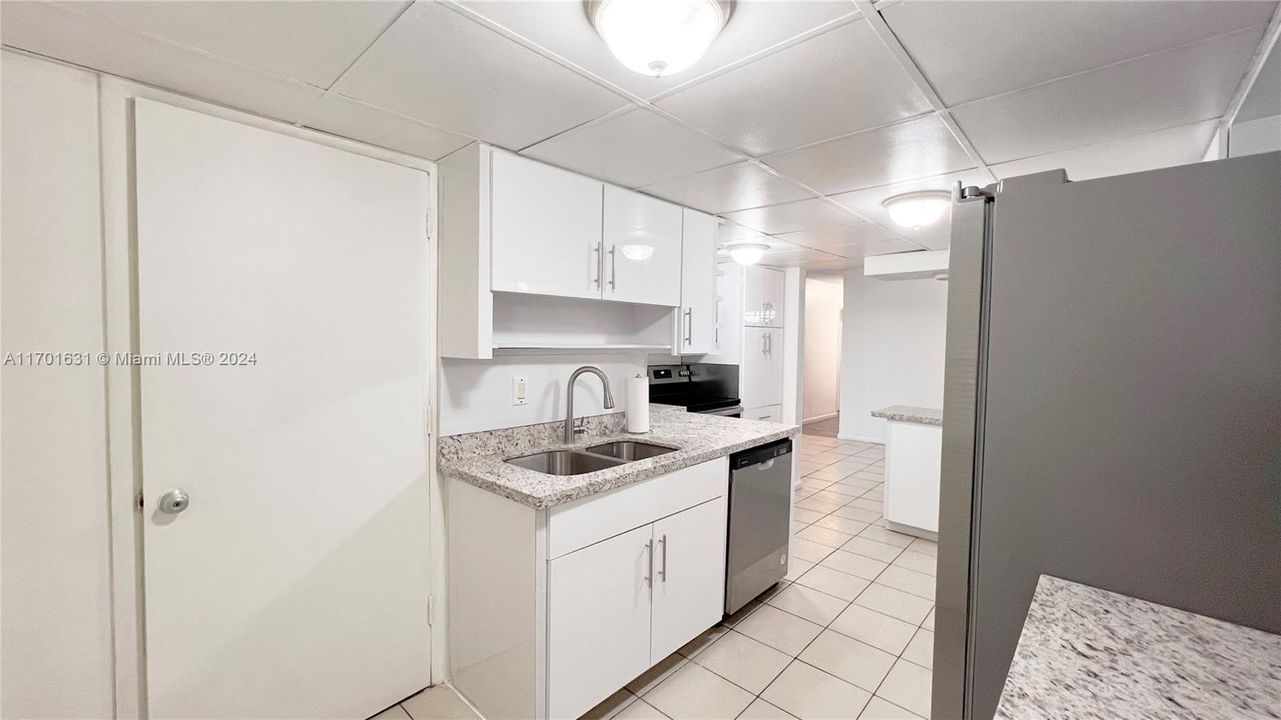 Active With Contract: $4,000 (3 beds, 2 baths, 1602 Square Feet)