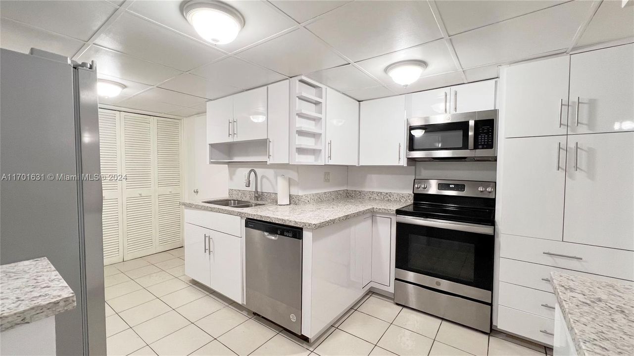 Active With Contract: $4,000 (3 beds, 2 baths, 1602 Square Feet)