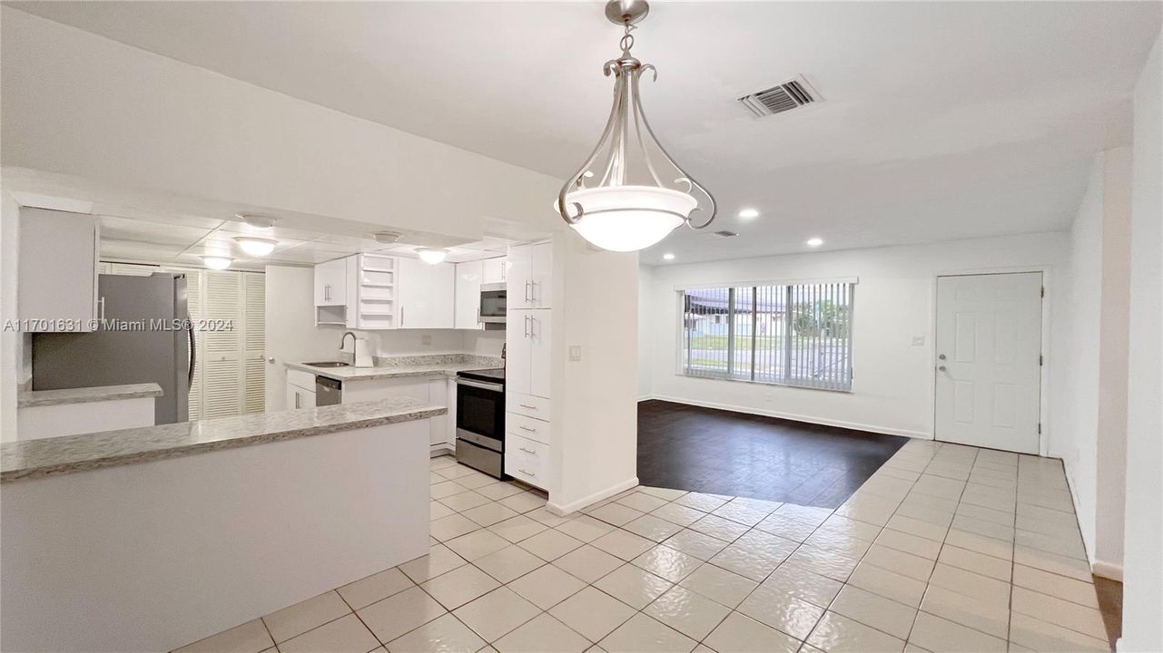 Active With Contract: $4,000 (3 beds, 2 baths, 1602 Square Feet)