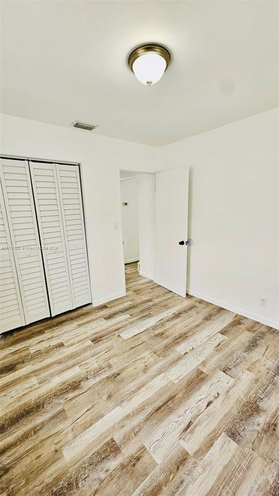 For Sale: $385,000 (3 beds, 2 baths, 885 Square Feet)