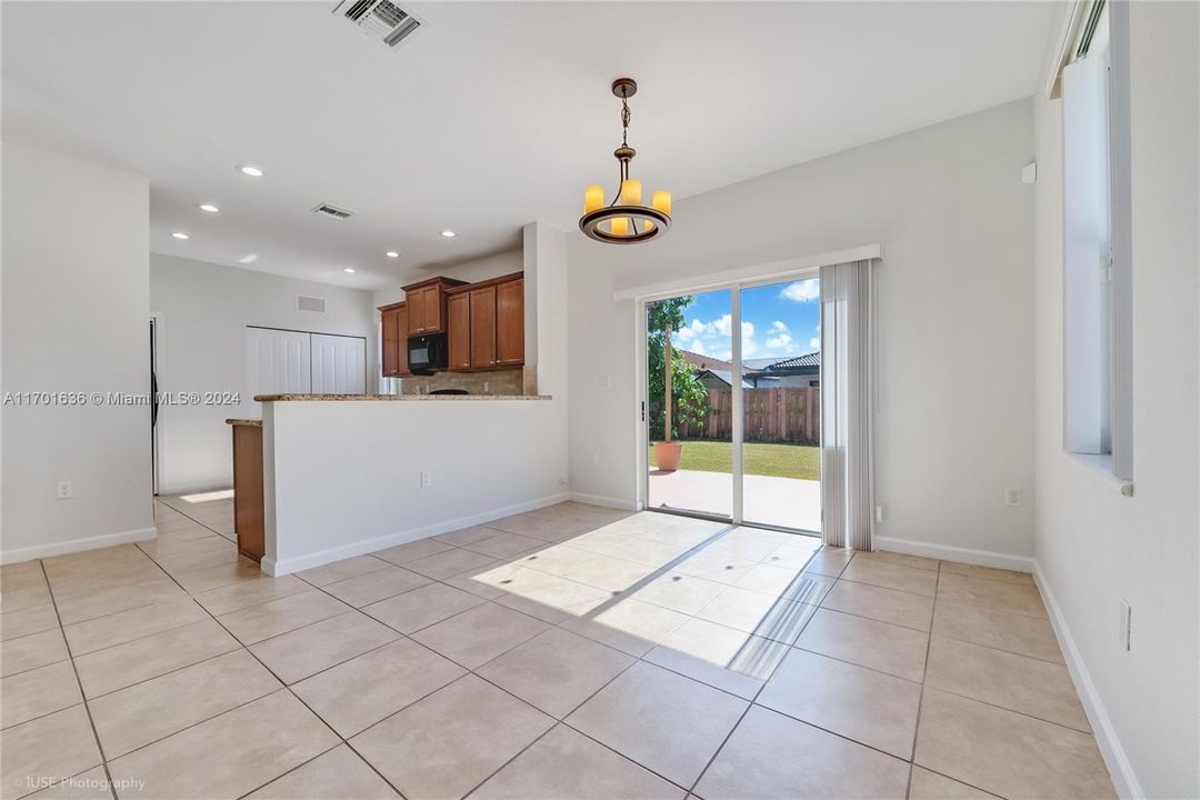 For Sale: $575,000 (3 beds, 2 baths, 1652 Square Feet)