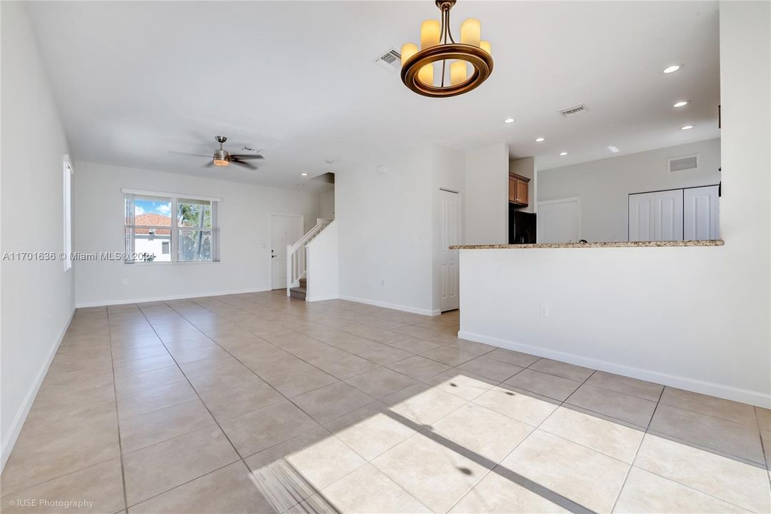 For Sale: $575,000 (3 beds, 2 baths, 1652 Square Feet)