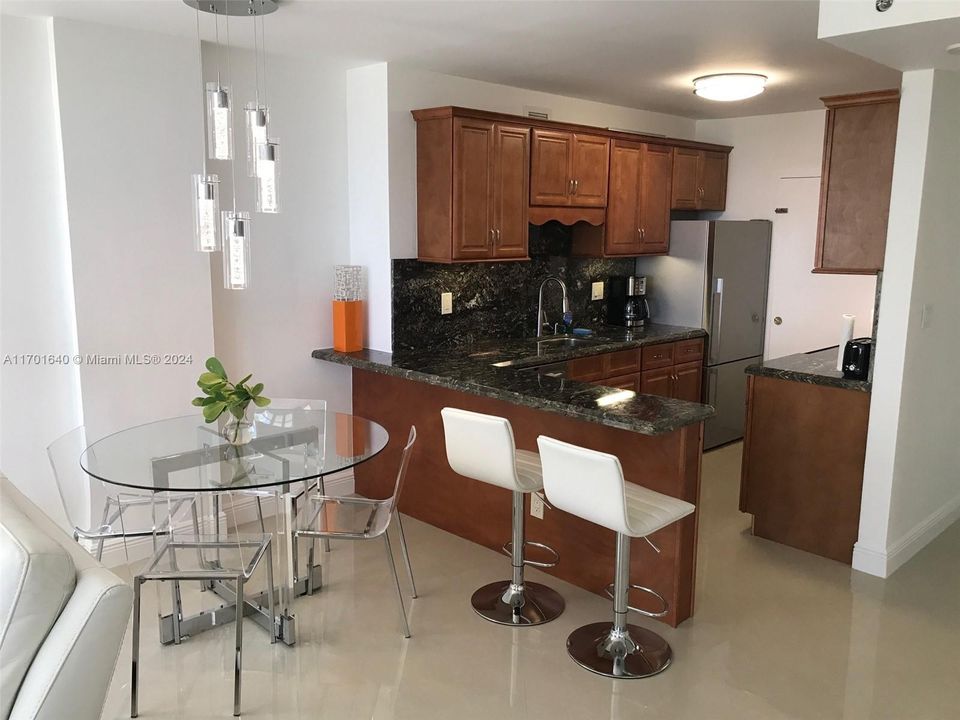 For Sale: $750,000 (1 beds, 1 baths, 850 Square Feet)