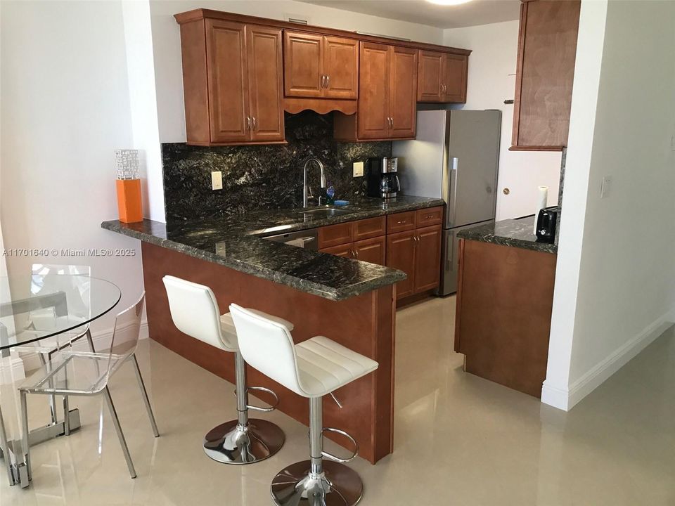 For Sale: $750,000 (1 beds, 1 baths, 850 Square Feet)