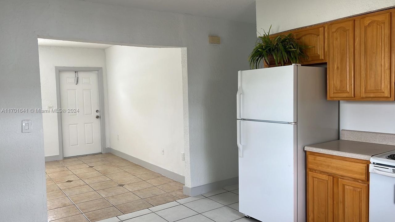 For Rent: $1,800 (1 beds, 1 baths, 750 Square Feet)