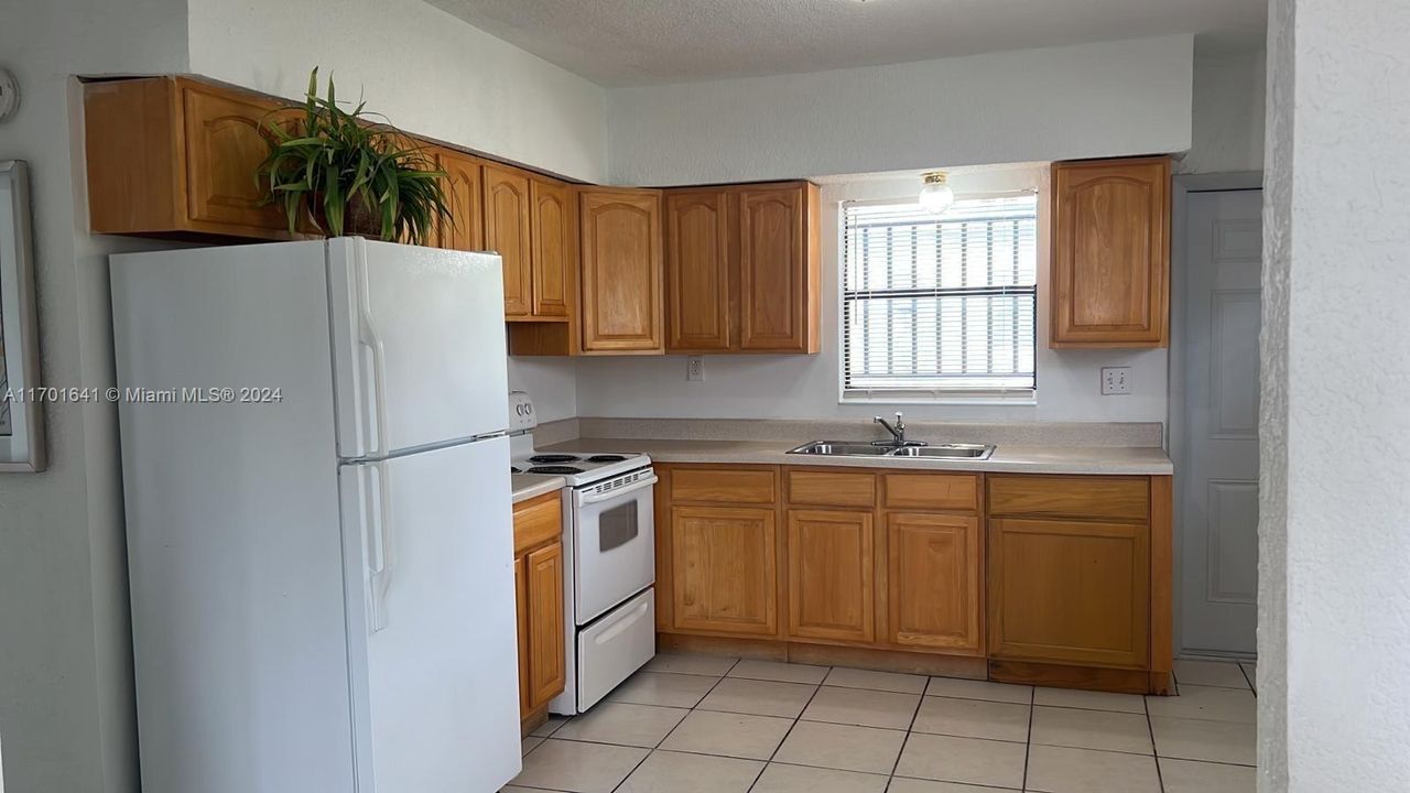 For Rent: $1,800 (1 beds, 1 baths, 750 Square Feet)