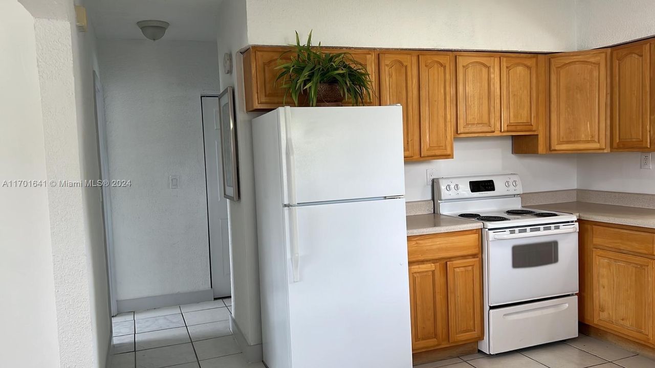 For Rent: $1,800 (1 beds, 1 baths, 750 Square Feet)