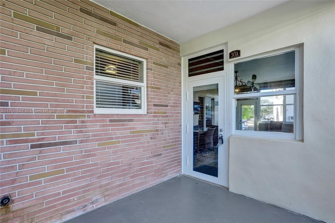 For Sale: $299,900 (2 beds, 2 baths, 1025 Square Feet)