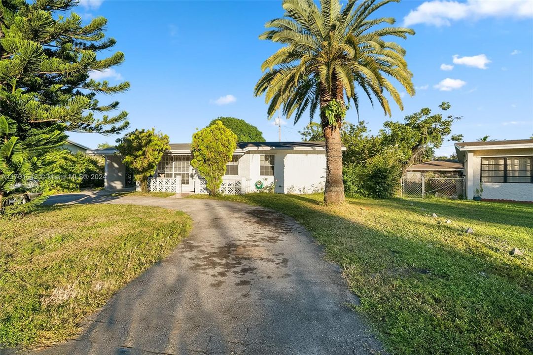 For Sale: $439,900 (3 beds, 2 baths, 1471 Square Feet)