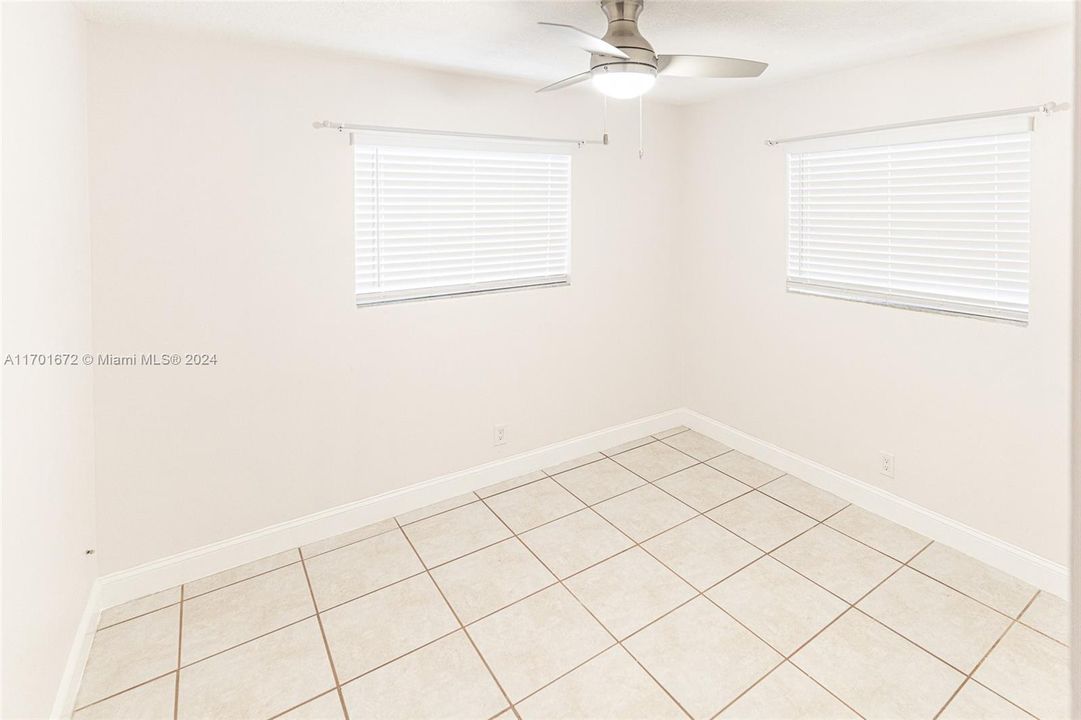 Active With Contract: $1,800 (2 beds, 1 baths, 1560 Square Feet)