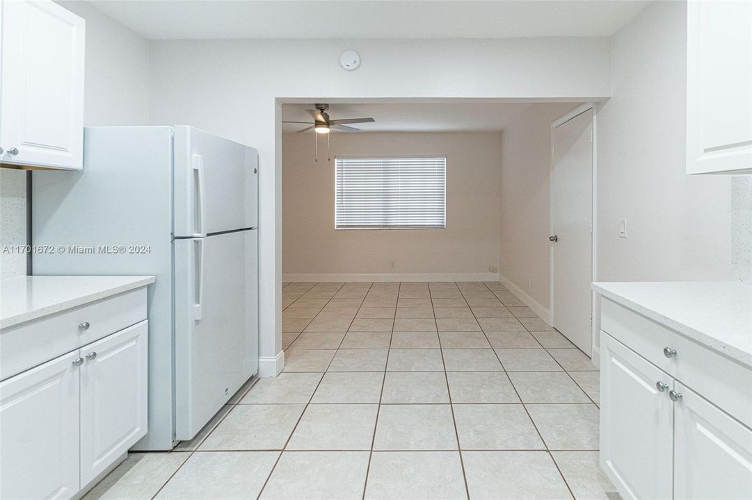 Active With Contract: $1,800 (2 beds, 1 baths, 1560 Square Feet)