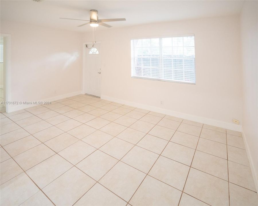 Active With Contract: $1,800 (2 beds, 1 baths, 1560 Square Feet)