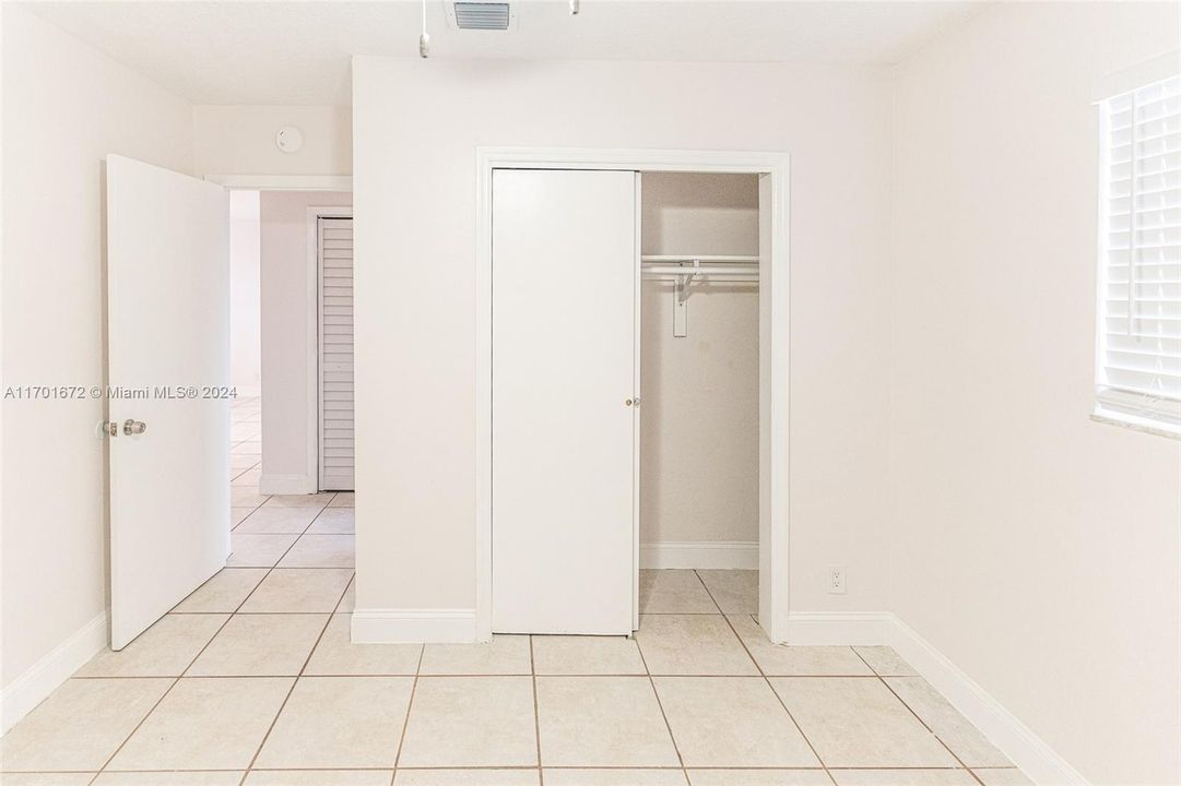 Active With Contract: $1,800 (2 beds, 1 baths, 1560 Square Feet)