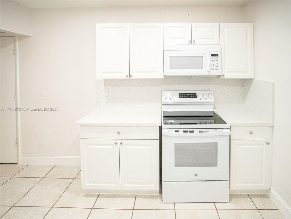 Active With Contract: $1,800 (2 beds, 1 baths, 1560 Square Feet)