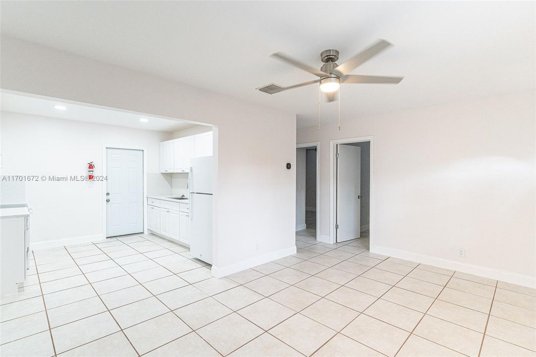 Active With Contract: $1,800 (2 beds, 1 baths, 1560 Square Feet)