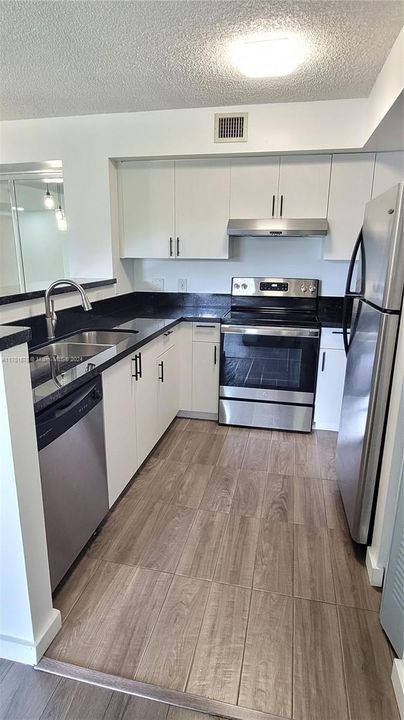 For Rent: $2,500 (2 beds, 2 baths, 983 Square Feet)