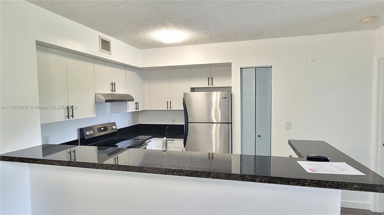 For Rent: $2,500 (2 beds, 2 baths, 983 Square Feet)