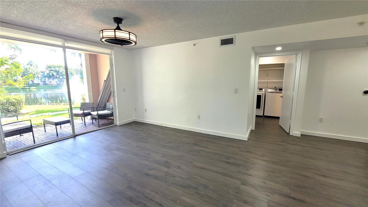 For Rent: $2,500 (2 beds, 2 baths, 983 Square Feet)