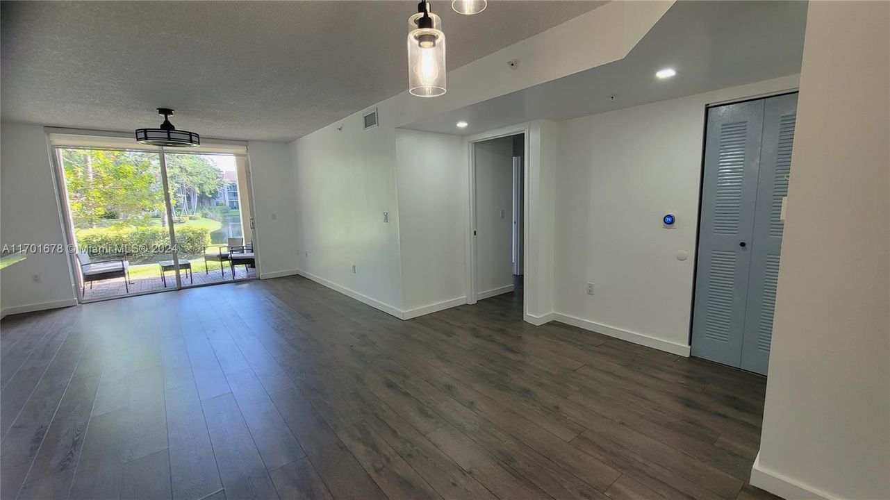 For Rent: $2,500 (2 beds, 2 baths, 983 Square Feet)