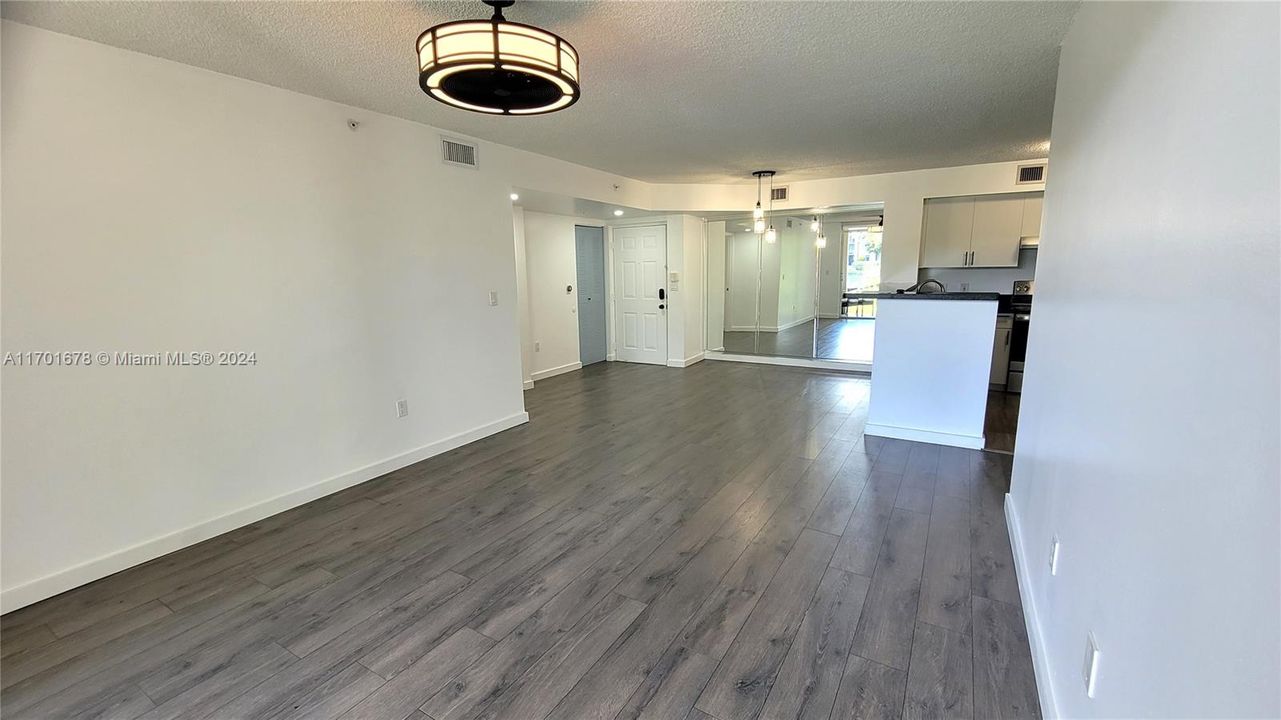 For Rent: $2,500 (2 beds, 2 baths, 983 Square Feet)