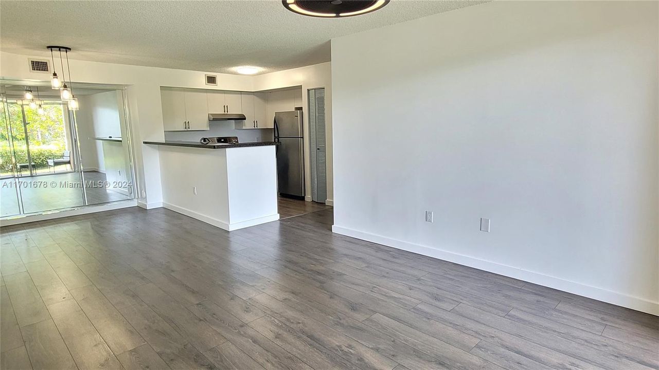 For Rent: $2,500 (2 beds, 2 baths, 983 Square Feet)