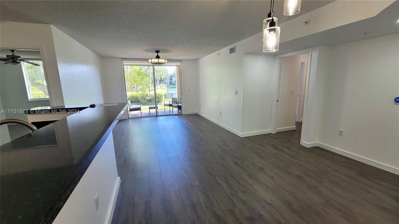 For Rent: $2,500 (2 beds, 2 baths, 983 Square Feet)