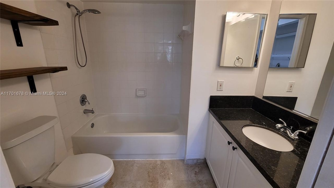 For Rent: $2,500 (2 beds, 2 baths, 983 Square Feet)