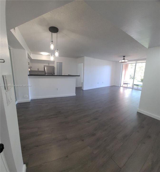 For Rent: $2,500 (2 beds, 2 baths, 983 Square Feet)